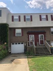 3101 Camberly Dr, Hampton, PA 15044