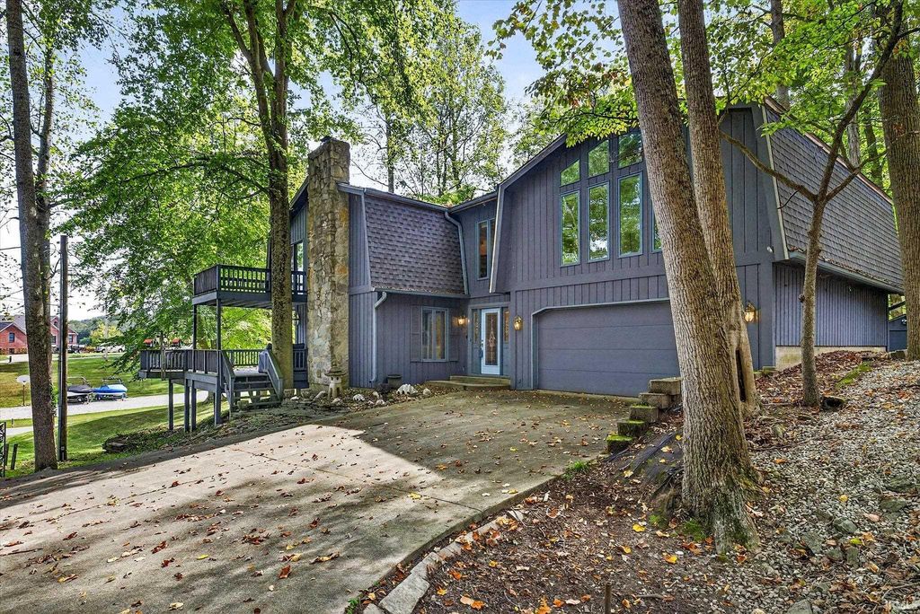 8002 N Lakeview Drive, Unionville, IN 47468