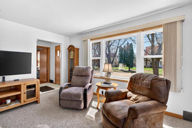 704 W WISCONSIN AVENUE, Kaukauna, WI 54130