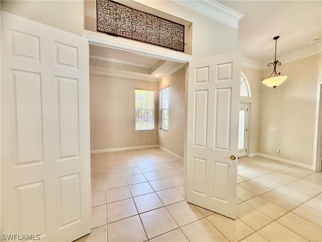 615 Soliel DR, Naples, FL 34110