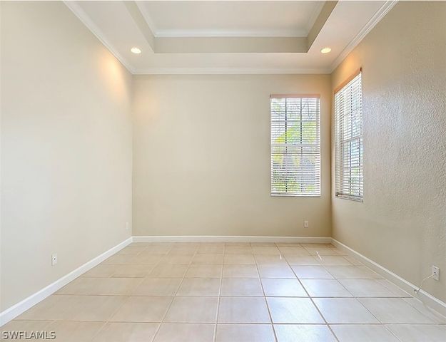 615 Soliel DR, Naples, FL 34110