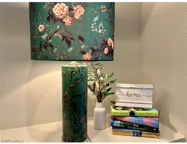 615 Soliel DR, Naples, FL 34110