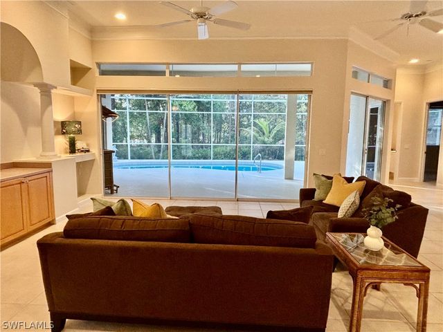 615 Soliel DR, Naples, FL 34110