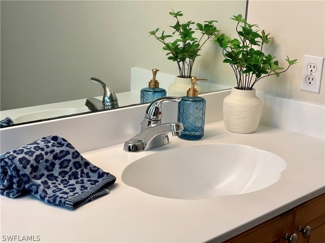 615 Soliel DR, Naples, FL 34110