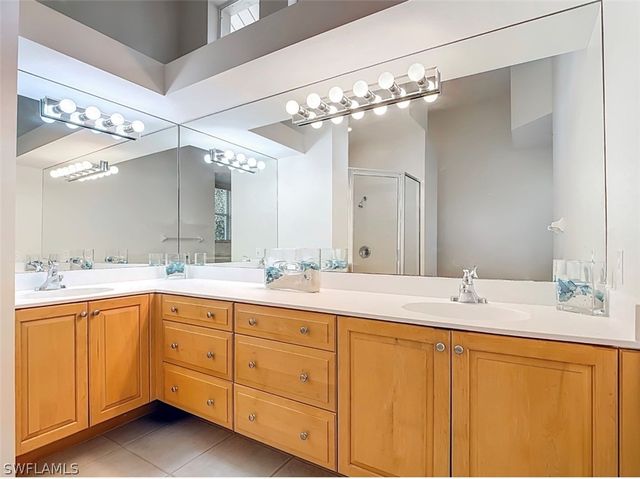 615 Soliel DR, Naples, FL 34110