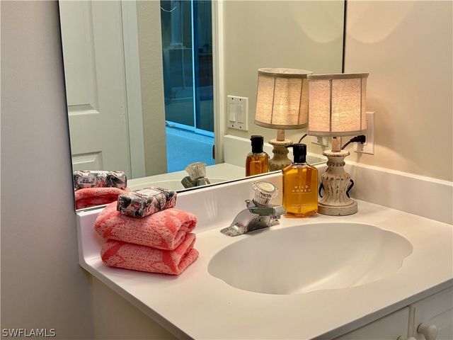 615 Soliel DR, Naples, FL 34110