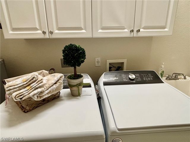 615 Soliel DR, Naples, FL 34110