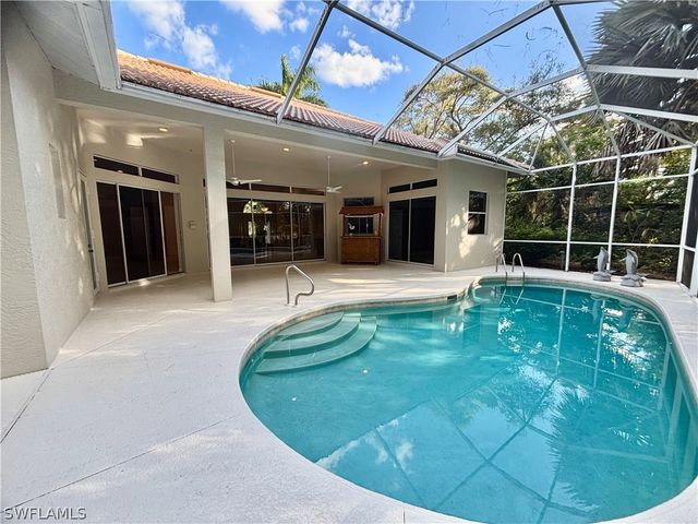 615 Soliel DR, Naples, FL 34110