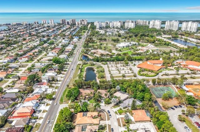 615 Soliel DR, Naples, FL 34110