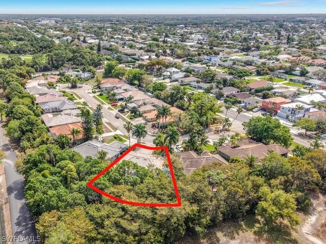 615 Soliel DR, Naples, FL 34110