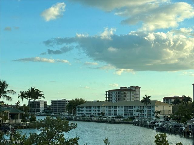 615 Soliel DR, Naples, FL 34110