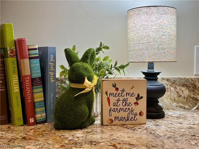 615 Soliel DR, Naples, FL 34110