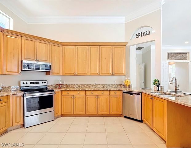 615 Soliel DR, Naples, FL 34110