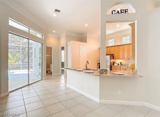 615 Soliel DR, Naples, FL 34110