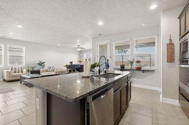 4528 Skyline Loop NE, Rio Rancho, NM 87144