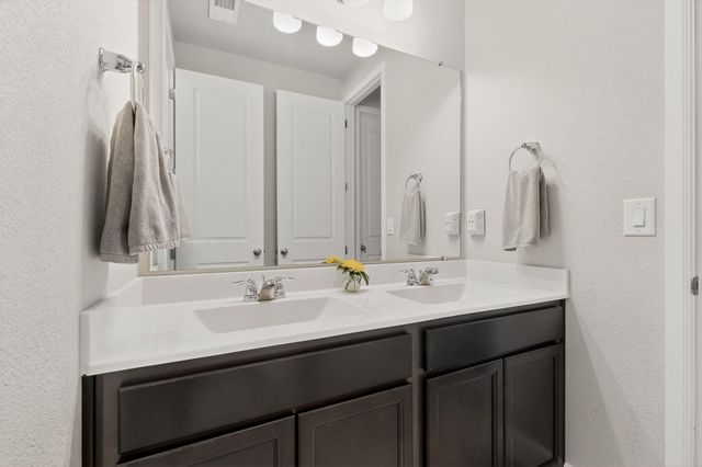 4528 Skyline Loop NE, Rio Rancho, NM 87144