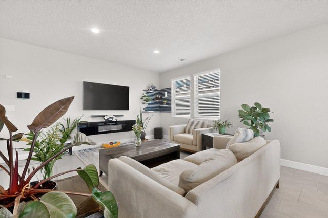 4528 Skyline Loop NE, Rio Rancho, NM 87144