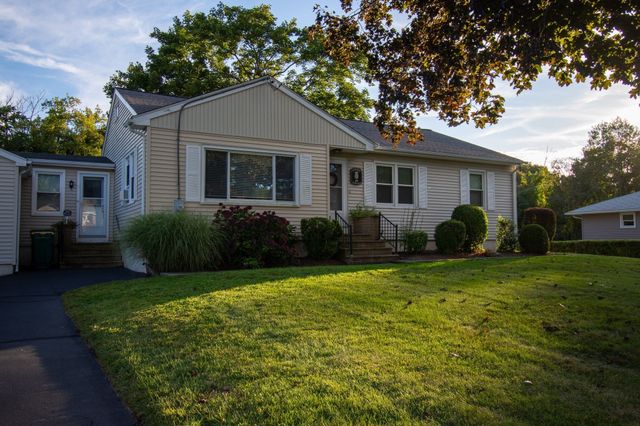 69 Airport Rd, Dudley, MA 01571