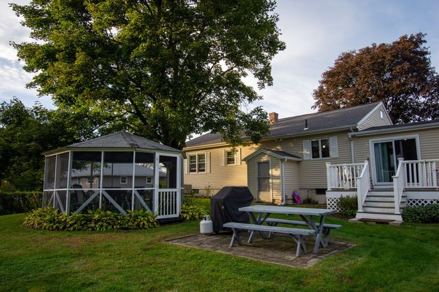 69 Airport Rd, Dudley, MA 01571