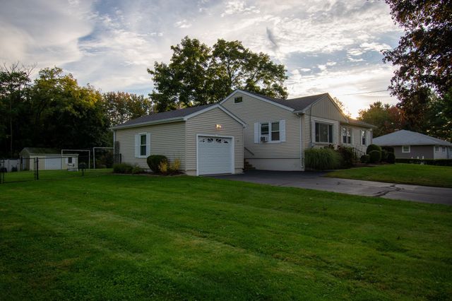 69 Airport Rd, Dudley, MA 01571