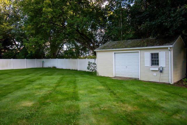 69 Airport Rd, Dudley, MA 01571
