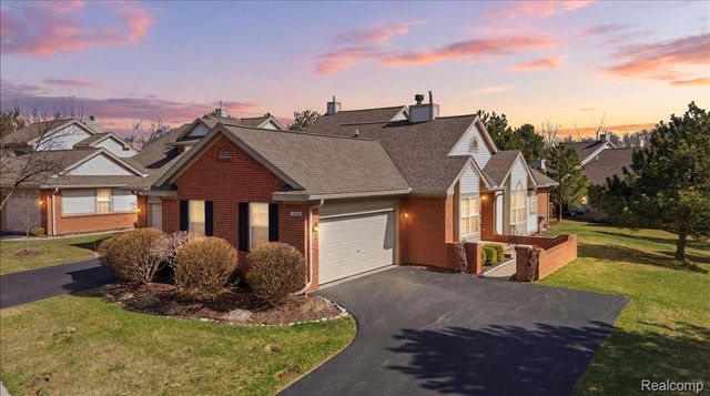 10324 Champions Circle 44, Grand Blanc Charter Township, MI 48439