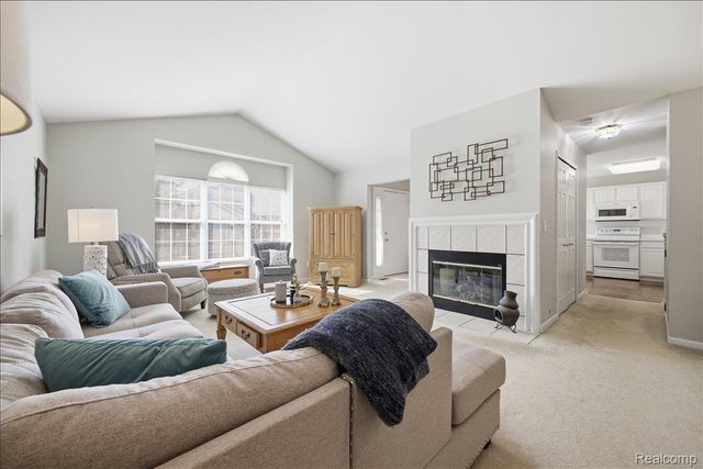 10324 Champions Circle 44, Grand Blanc Charter Township, MI 48439