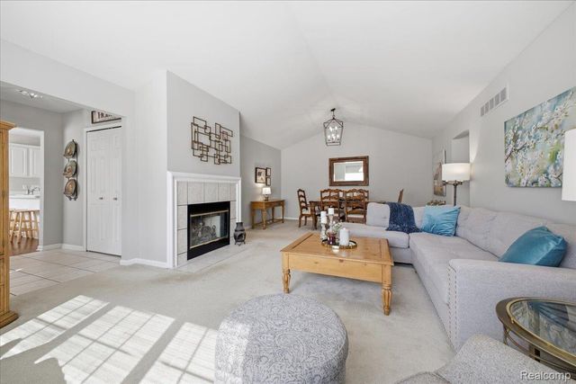 10324 Champions Circle 44, Grand Blanc Charter Township, MI 48439