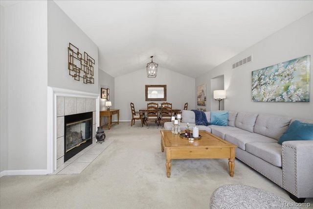 10324 Champions Circle 44, Grand Blanc Charter Township, MI 48439