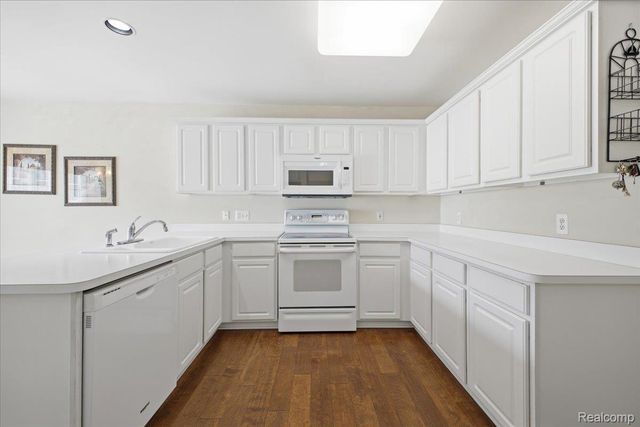 10324 Champions Circle 44, Grand Blanc Charter Township, MI 48439