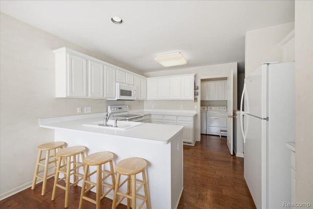 10324 Champions Circle 44, Grand Blanc Charter Township, MI 48439