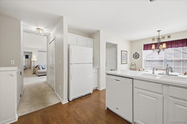 10324 Champions Circle 44, Grand Blanc Charter Township, MI 48439