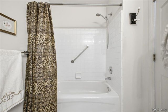 10324 Champions Circle 44, Grand Blanc Charter Township, MI 48439