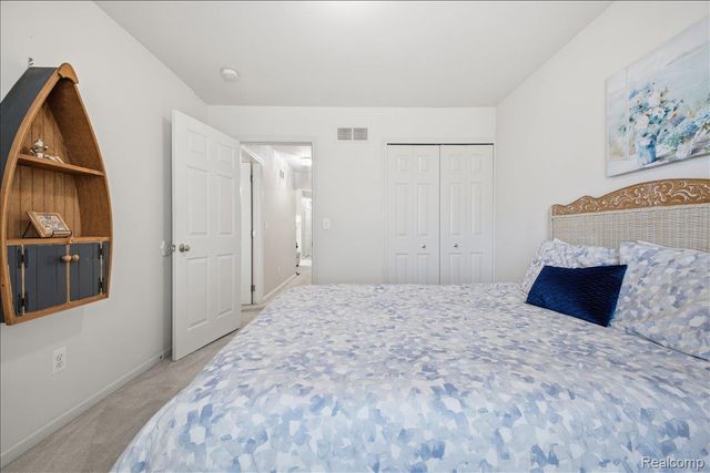 10324 Champions Circle 44, Grand Blanc Charter Township, MI 48439