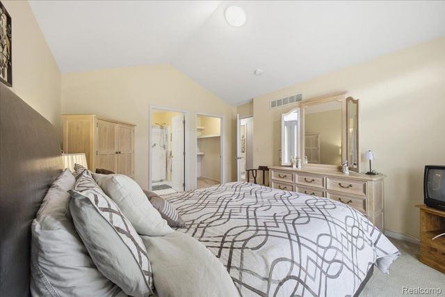 10324 Champions Circle 44, Grand Blanc Charter Township, MI 48439