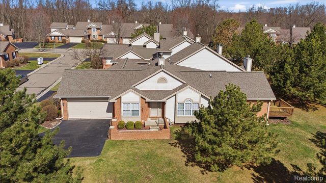 10324 Champions Circle 44, Grand Blanc Charter Township, MI 48439