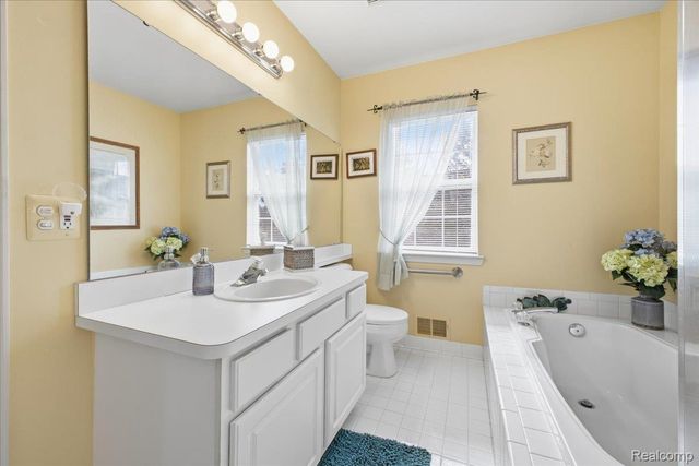 10324 Champions Circle 44, Grand Blanc Charter Township, MI 48439