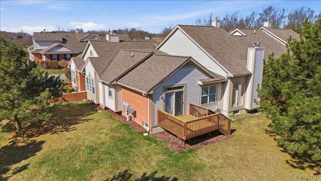 10324 Champions Circle 44, Grand Blanc Charter Township, MI 48439