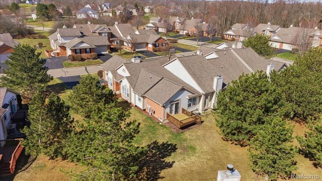 10324 Champions Circle 44, Grand Blanc Charter Township, MI 48439