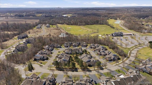 10324 Champions Circle 44, Grand Blanc Charter Township, MI 48439