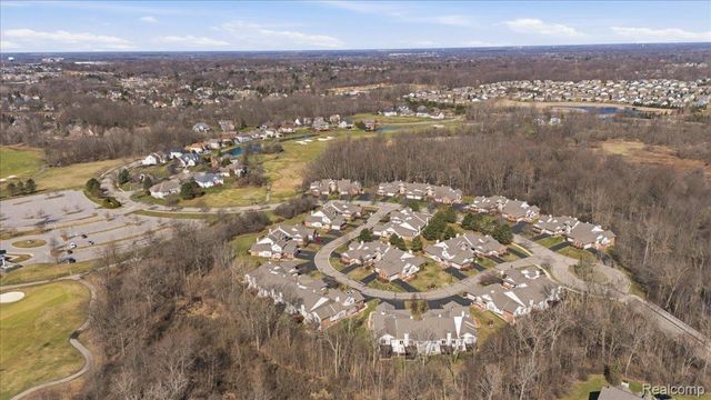 10324 Champions Circle 44, Grand Blanc Charter Township, MI 48439