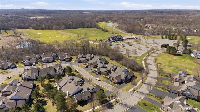 10324 Champions Circle 44, Grand Blanc Charter Township, MI 48439