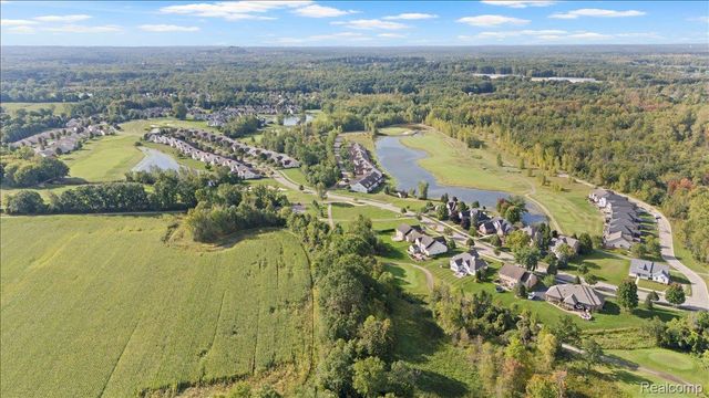 10324 Champions Circle 44, Grand Blanc Charter Township, MI 48439