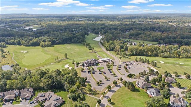 10324 Champions Circle 44, Grand Blanc Charter Township, MI 48439