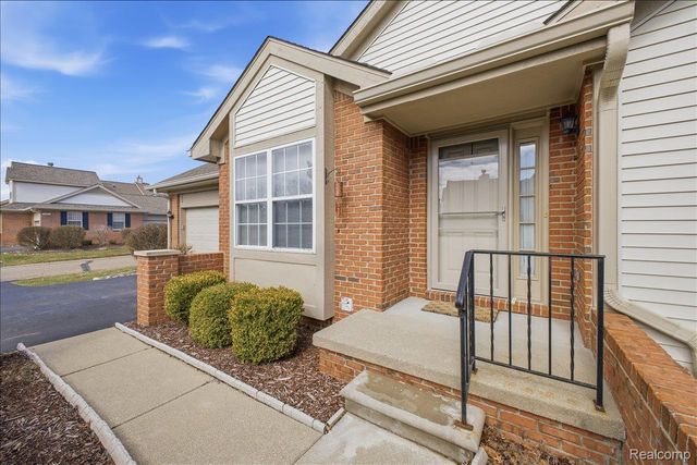 10324 Champions Circle 44, Grand Blanc Charter Township, MI 48439