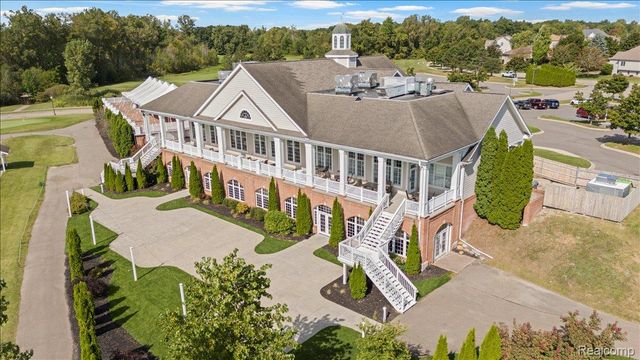 10324 Champions Circle 44, Grand Blanc Charter Township, MI 48439