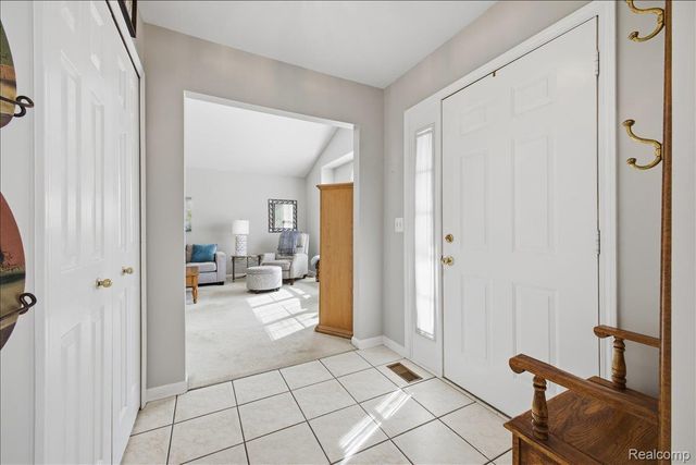 10324 Champions Circle 44, Grand Blanc Charter Township, MI 48439