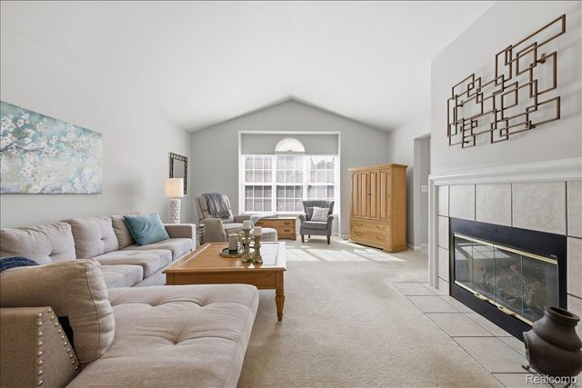 10324 Champions Circle 44, Grand Blanc Charter Township, MI 48439