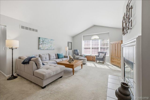 10324 Champions Circle 44, Grand Blanc Charter Township, MI 48439