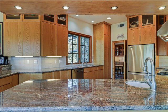 20 Mosswood Ct, Copperopolis, CA 95228